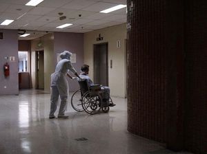 34 Mahasiswa Asrama Bethel yang Positif Corona Dievakuasi ke Wisma Atlet