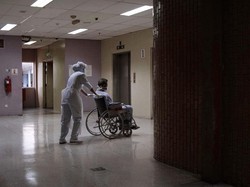 34 Mahasiswa Asrama Bethel yang Positif Corona Dievakuasi ke Wisma Atlet