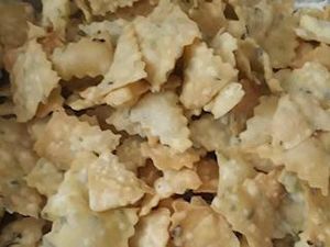 Cara Membuat Keripik Bawang yang Renyah, Teman Camilan di Rumah