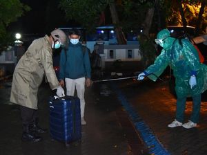 Tiba di Lamongan, 17 Pekerja Migran Cek Kesehatan Lalu Dikawal Pulang