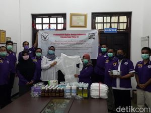Perhimpunan Dokter Hewan Sumbang APD dan Obat ke RSUD Blambangan