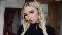 Foto: Model Playboy yang Menawarkan Penggemar Isolasi Diri Bersamanya