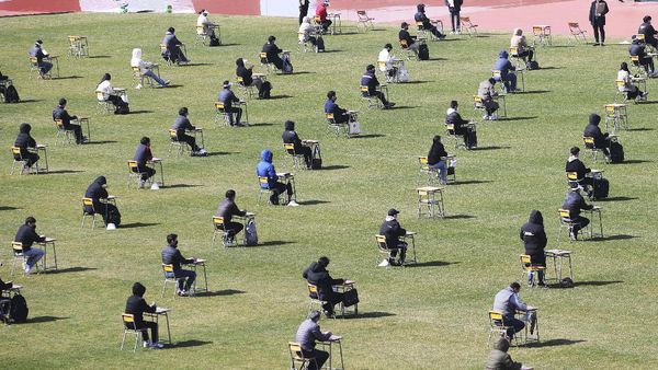 Bukan Tes Corona, Stadion Ini jadi Tempat Tes Pencari Kerja