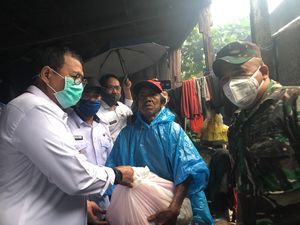 PKH Dirumahkan Akibat Corona, Pemkot Makassar Bagi Sembako ke 60.000 KK