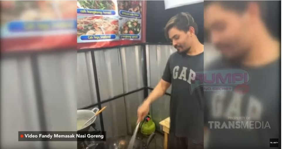 Pasangan Artis Ini Banting Setir Jualan Nasgor Saat Sepi Job karena Corona