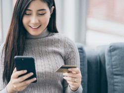 Lagi Rebahan di Rumah? Ini Transaksi Perbankan Mudah dan Aman