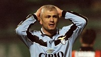 Fabrizio Ravanelli menjadi salah satu pemain di skuat Lazio saat meraih Scudetto 1999/2000. Dia tampil di liga sebanyak 16 kali dengan melesakkan dua gol. (Foto: Getty Images/Claudio Villa/ Grazia Neri)