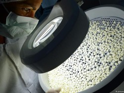 Ilmuwan Berlomba Kembangkan Obat Virus Corona dari Unsur Aktif yang Ada