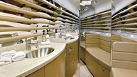 Bagian kamar mandi dalam jet pribadi Messi (Gulfstream)