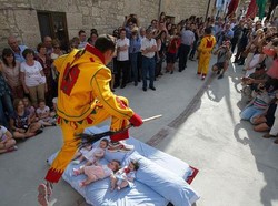 6 Tradisi Paskah Dunia yang Kelewat Unik