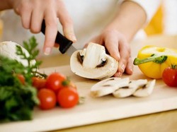 Kegiatan Masak di Rumah Ternyata Jadi Hiburan Saat Masa Isolasi