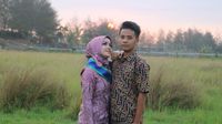 Kemesraan Tukang Bakso Bakar dan Bidan yang Kisah Cintanya Viral, Uwu!