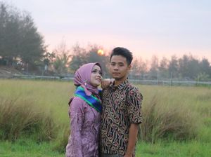 Kemesraan Tukang Bakso Bakar dan Bidan yang Kisah Cintanya Viral, Uwu! Kemesraan Tukang Bakso Bakar dan Bidan yang Kisah Cintanya Viral, Uwu!