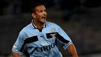 Sinisa Mihajlovic terkenal sebagai ahlinya tendangan bebas pada saat itu. (Foto: Getty Images/Getty Images)