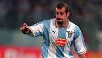 Giuseppe Pancaro menjadi bek sayap andalan Lazio saat merebut Scudetto. (Foto: Getty Images/Alex Livesey)