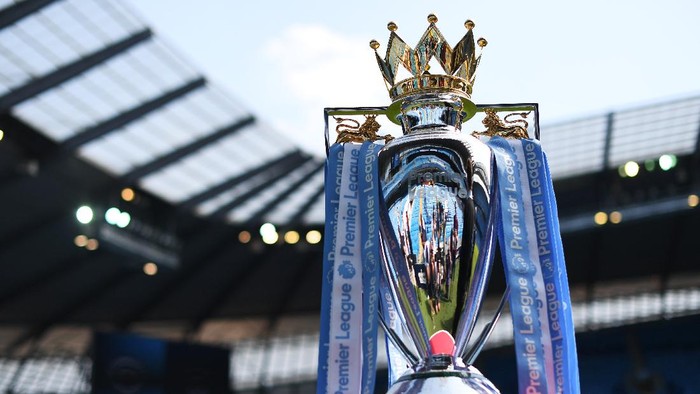 MANCHESTER, ENGLAND - MAY 06:  The Premier League Trophy on display prior to the Premier League match between Manchester City and Huddersfield Town at Etihad Stadium on May 6, 2018 in Manchester, England.  (Photo by Michael Regan/Getty Images)
