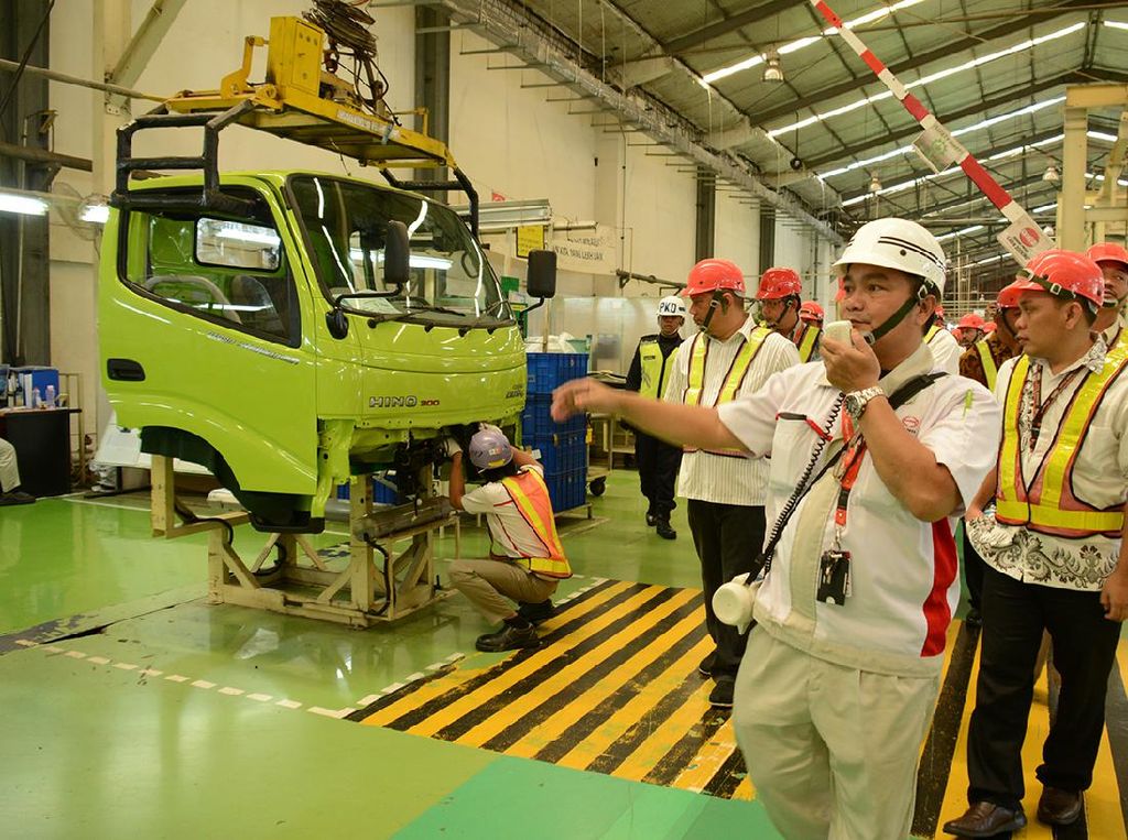 Satu Lagi Pabrik Otomotif RI Setop Sementara karena Corona, Kini Giliran Hino Satu Lagi Pabrik Otomotif RI Setop Sementara karena Corona, Kini Giliran Hino