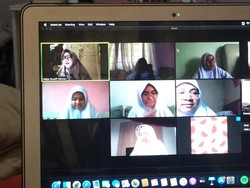 Guru SMP Ini Punya Cara Unik Biar Tugas Belajar di Rumah Nggak Bosan