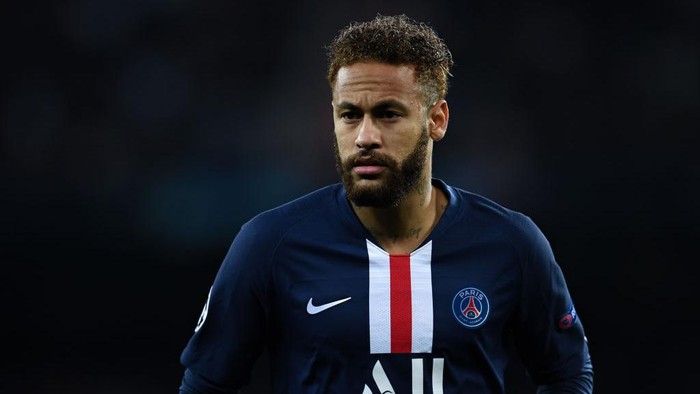 MADRID, SPAIN - NOVEMBER 26: Neymar JR of Paris Saint-Germain looks on during the UEFA Champions League group A match between Real Madrid and Paris Saint-Germain at Bernabeu on November 26, 2019 in Madrid, Spain. (Photo by David Ramos/Getty Images)