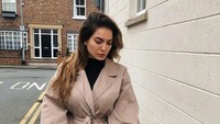 Ahmetaj merupakan penyanyi asal Kosovo. Kedekatan dengan Shaqiri tercium pada awal bulan ini. (Foto: dok.Instagram @dhurataahmetaj)