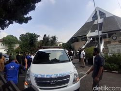 Video Suasana Gereja Tempat Jenazah Glenn Fredly Disemayamkan
