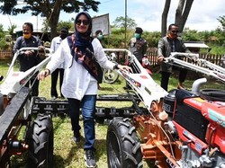 Jaga Produktivitas Petani, Bupati Luwu Utara Sumbang 7 Unit Alsintan