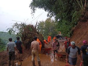 273 Bencana Landa Sumedang Sepanjang 2020, Didominasi Tanah Longsor 273 Bencana Landa Sumedang Sepanjang 2020, Didominasi Tanah Longsor