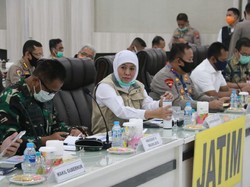 Khofifah Ingatkan Kabupatan/Kota yang Ingin Terapkan PSBB Siapkan Hal Ini