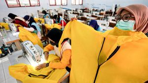 Keren! Siswa SMK di Blitar Produksi Hazmat Suit
