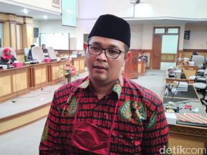 Ketua PDIP Kulon Progo Ambil Formulir Penjaringan Calon Bupati Partai Golkar