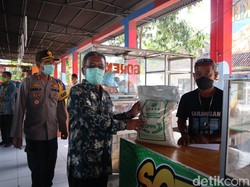 Pekerja Harian di Pacitan yang Terdampak Corona Diberi Bantuan