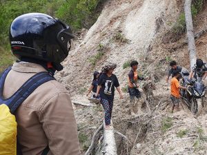 Jalan Poros Mamasa-Toraja Kembali Lumpuh Akibat Longsor
