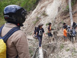 Jalan Poros Mamasa-Toraja Kembali Lumpuh Akibat Longsor