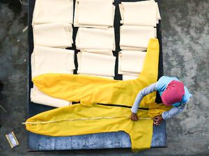 Mahasiswa Makassar Produksi 669 APD Gratis untuk Lawan Corona