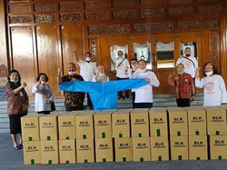 BLK Surakarta Sumbang 500 APD Hazmat buat Tenaga Medis