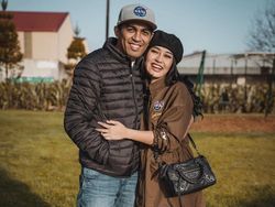 Mutia Ayu Bongkar Ritual Romantis Setiap Malam Bersama Glenn Fredly Mutia Ayu Bongkar Ritual Romantis Setiap Malam Bersama Glenn Fredly