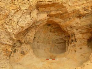 Wow! Kontraktor Kereta Api Inggris Temukan Gua dengan Kalender Kuno