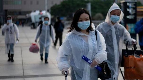 Potret Ribuan Penduduk Wuhan yang Mulai Meninggalkan Rumah