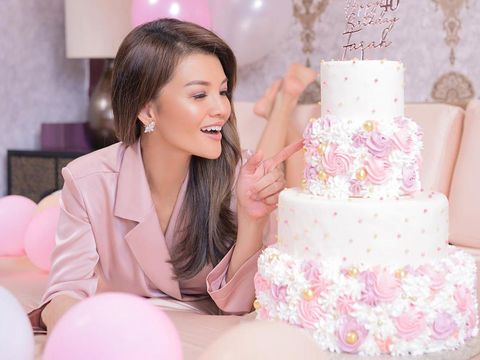 Farah Quinn Unggah Foto Ultah Bareng Bocah, Netizen Pertanyakan Anak Siapa