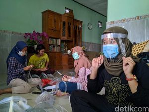 Belasan Mahasiswa ITS Bikin Face Shield dan Disumbangkan ke Tenaga Medis
