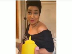 Enggak Sopan! Anak Ini Prank Ibunya Pakai Saus Mustard