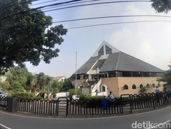 Prosesi Doa untuk Mendiang Glenn Fredly di Gereja Hanya Dihadiri Keluarga