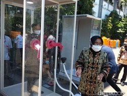 Risma Terima Bantuan 3 Alat Teknologi dari IT Telkom untuk Tangani Corona