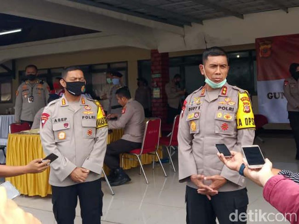 Kapolda Jabar Pilih Patroli Skala Besar Ketimbang Penerapan Jam Malam Kapolda Jabar Pilih Patroli Skala Besar Ketimbang Penerapan Jam Malam