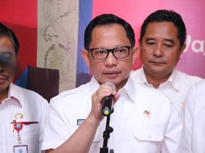 Mendagri Minta Kepala Daerah Salurkan Sembako ke Warga Mendagri Minta Kepala Daerah Salurkan Sembako ke Warga