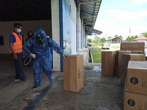 Dinkes Aceh Distribusikan 4.000 APD dan 8.000 Masker ke 375 Puskesmas