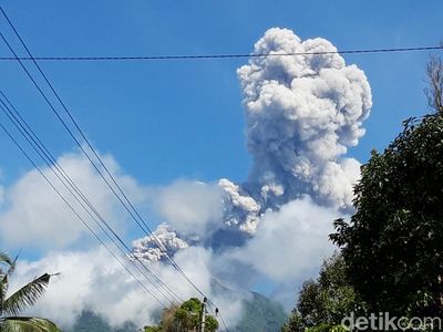 Merapi Batuk Lagi, Begini Penampakan Muntahan Abunya