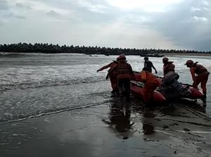Pencarian 2 Remaja Tenggelam di Palabuhanratu Terkendala Cuaca Buruk