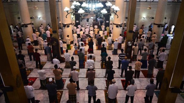 Tetap Gelar Salat Jumat, Masjid di Kudus Terapkan Pembatasan Sosial