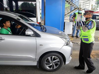 Polisi juga Periksa Kendaraan yang Masuk Tol Arah Jakarta